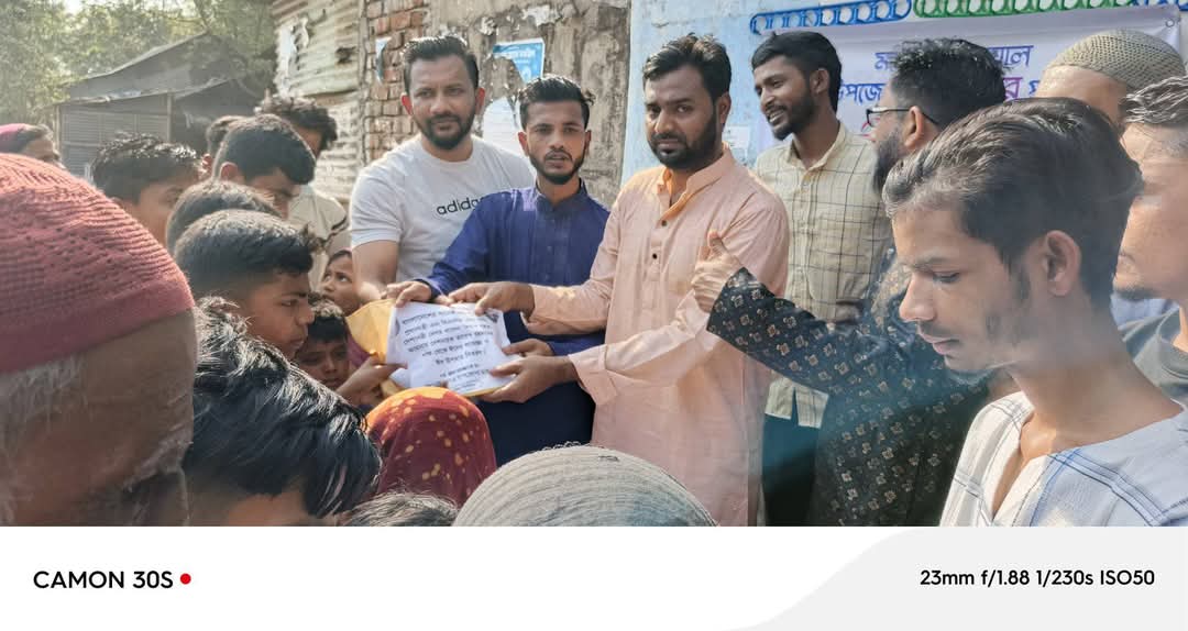 এয়ারপোর্টে ছাত্রদল নেতা করিমের উদ্যোগে ঈদ উপহার বিতরণ
