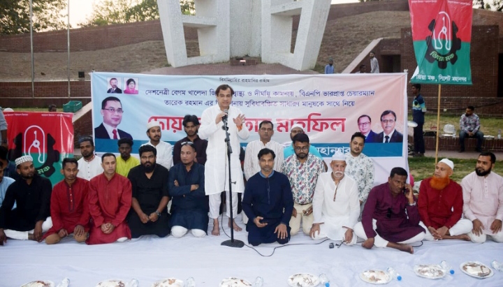 শহীদ মিনারে গণ ইফতারে কয়েস লোদী নির্বাচন বিলম্বিত করা মানে ফ্যাসিবাদের প্রেতাত্মাদের সহযোগিতা করা