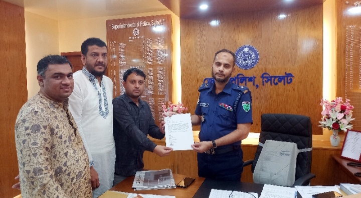 নিষিদ্ধ সংগঠন ছাত্রলীগ সন্ত্রাসীদের গ্রেফতারের দাবিতে ছাত্রদলের স্মারকলিপি প্রদান