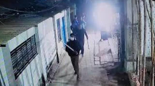 সাবেক ছাত্রলীগ কর্মীর উপর হামলা ও বাসাবাড়ি  ভাঙ্গচুর