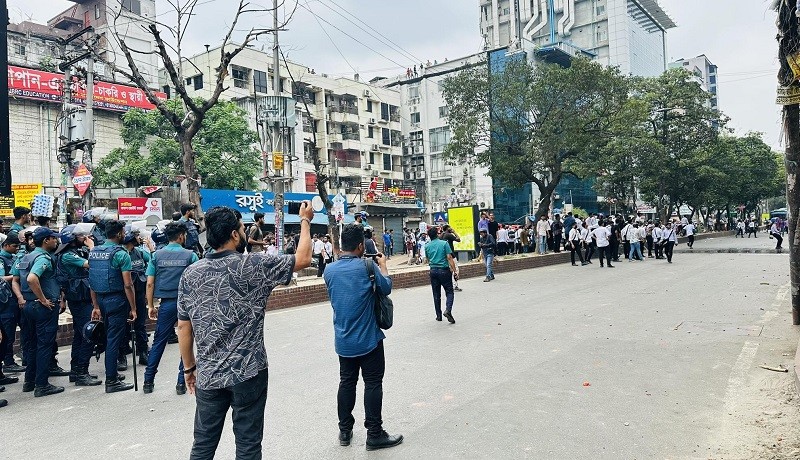 ঢাকা কলেজ-সিটি কলেজের শিক্ষার্থীদের সংঘর্ষে আহত ৫০