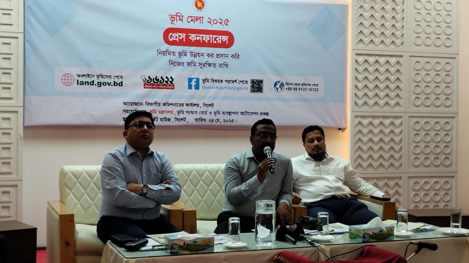 সরকার ডিজিটাল ভূমি ব্যবস্থাপনায় যুগান্তকারী পদক্ষেপ গ্রহণ করেছে – বিভাগীয় কমিশনার