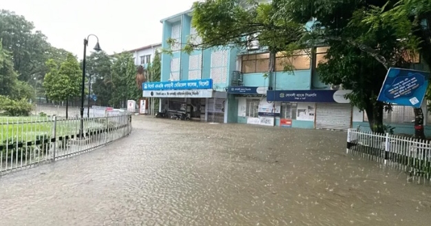 সিলেটে টানা বৃষ্টিতে ভয়াবহ জলাবদ্ধতা