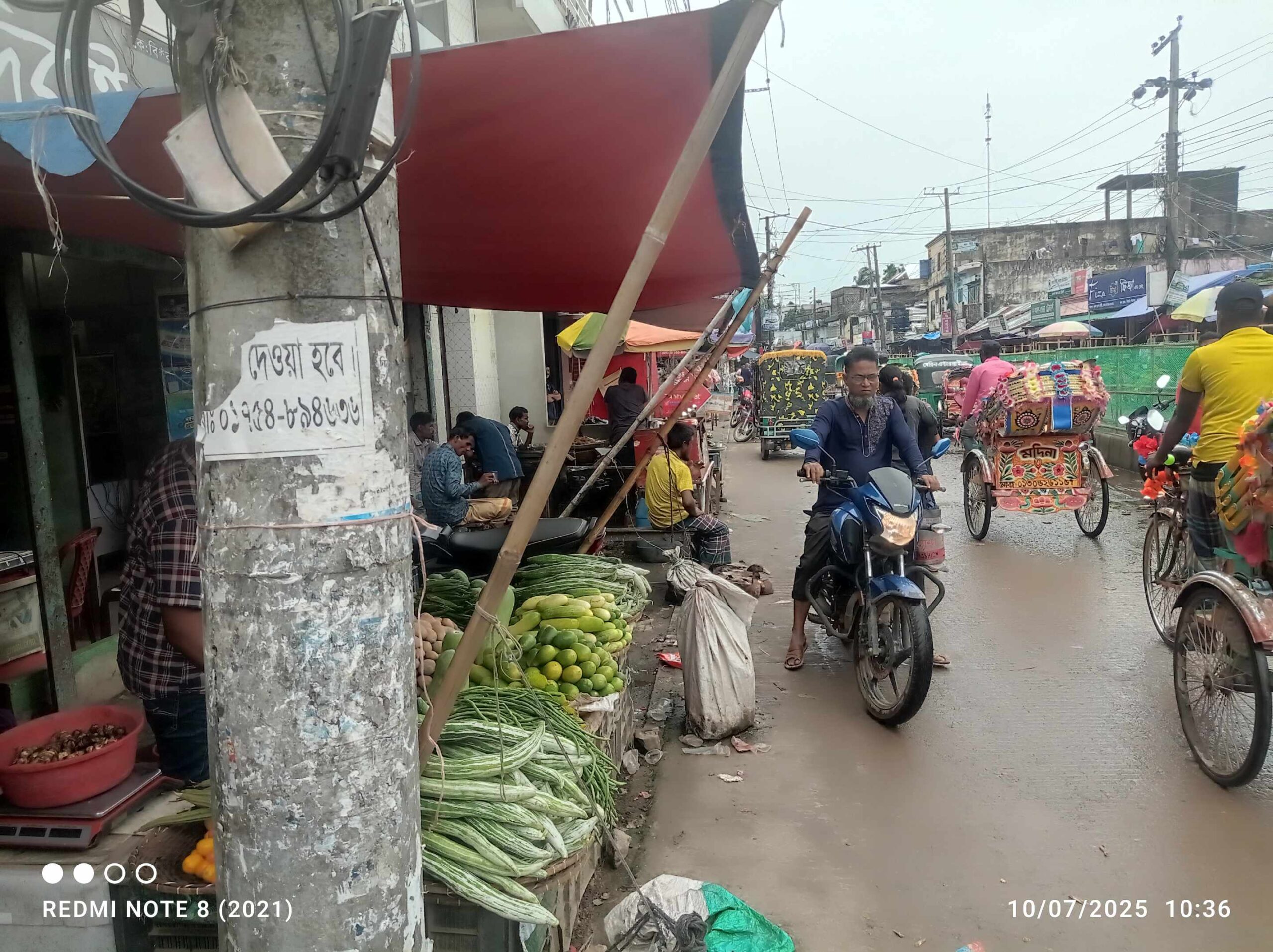দিরাইয়ে ফুটপাত আছে,আবার ফুটপাত নেই !