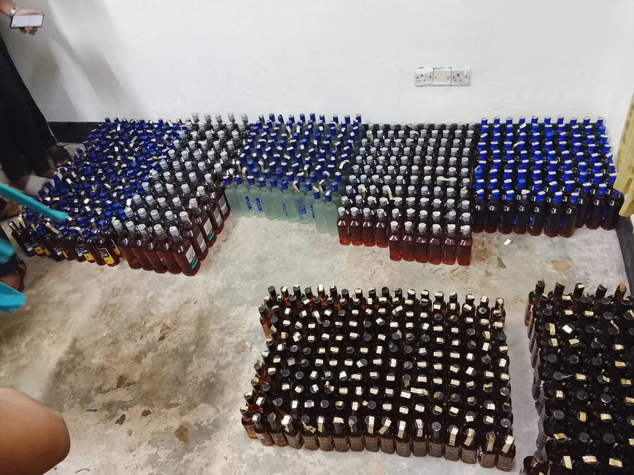 কোম্পানীগঞ্জের নারাইনপুর থেকে ৭৯৪ বোতল ভারতীয় মদ উদ্ধার