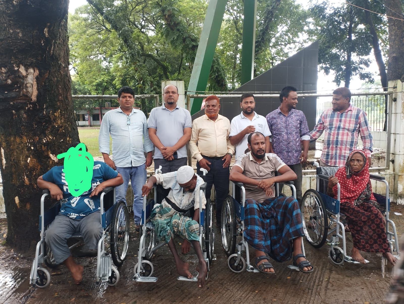 কোম্পানীগঞ্জে শারীরিক প্রতিবন্ধীদের মাঝে হুইলচেয়ার বিতরণ