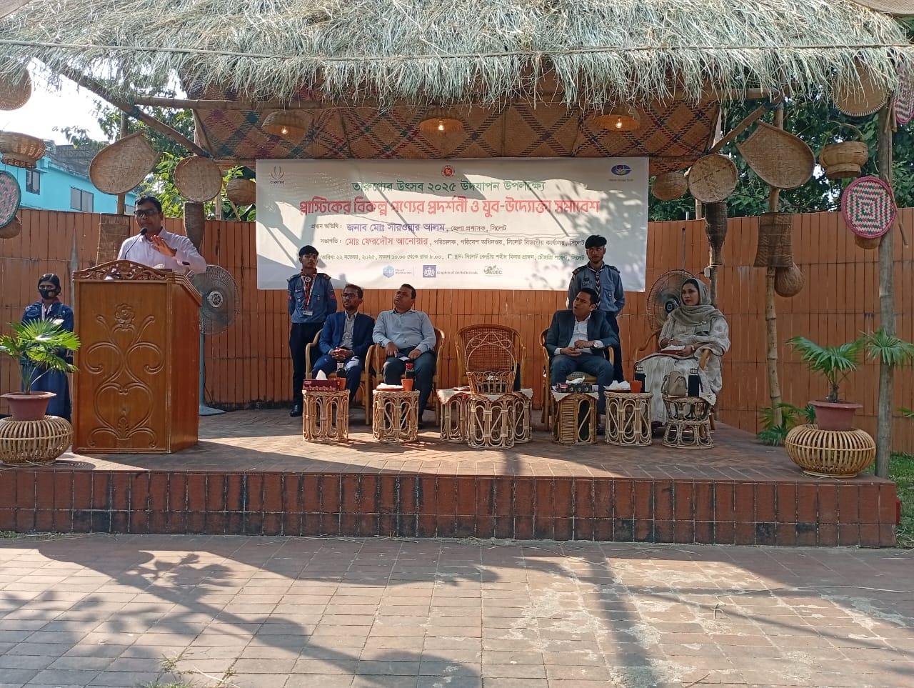 প্লাস্টিকের বিকল্প পণ্য ব্যবহার করার সংস্কৃতি সমাজে চালু করতে হবে – জেলা প্রশাসক