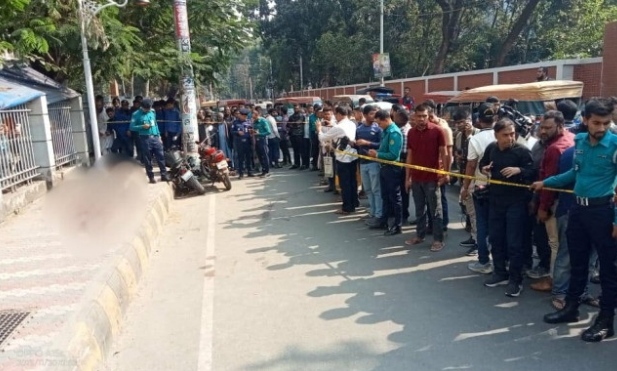 আদালত চত্বরে গুলি করে দু’জনকে হত্যা