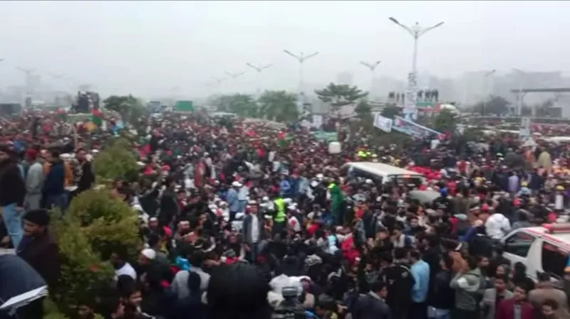 কানায় কানায় পূর্ণ ৩৬ জুলাই মহাসড়ক