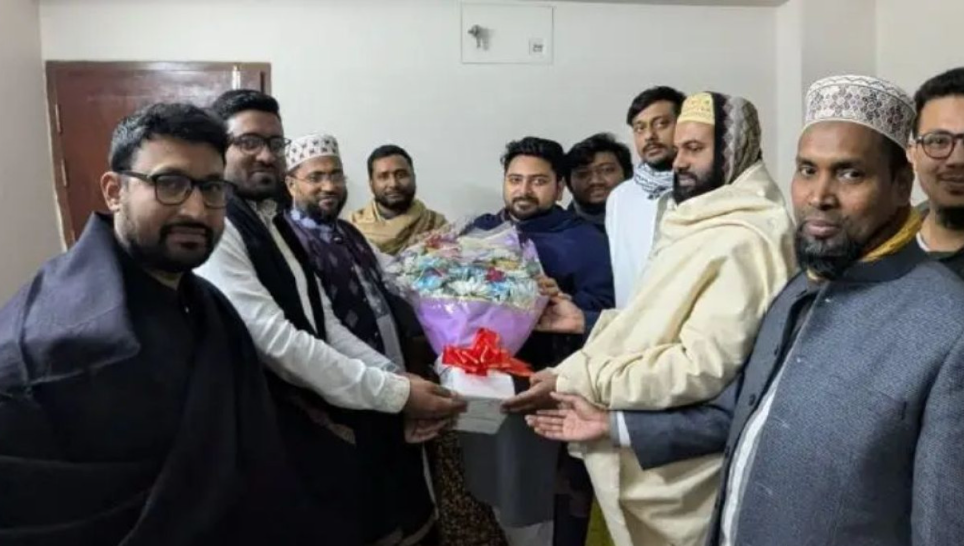 আসন ছেড়ে দেওয়া জামায়াত প্রার্থীর বাসায় নাহিদ ইসলাম