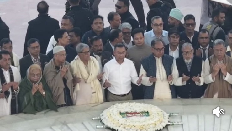 বাবার কবর জিয়ারত করলেন তারেক রহমান