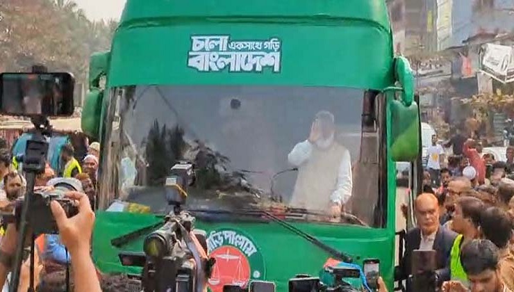 মাল্টিমিডিয়া বাস নিয়ে অনুকরণ বিতর্ক, কী বলছে জামায়াত?