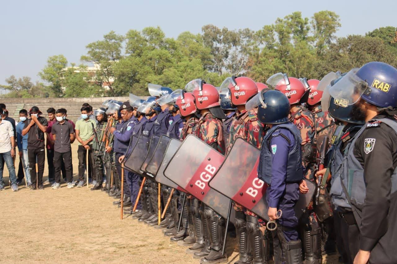 মৌলভীবাজারে নির্বাচনী নিরাপত্তা নিয়ে যৌথ বাহিনীর মহড়া