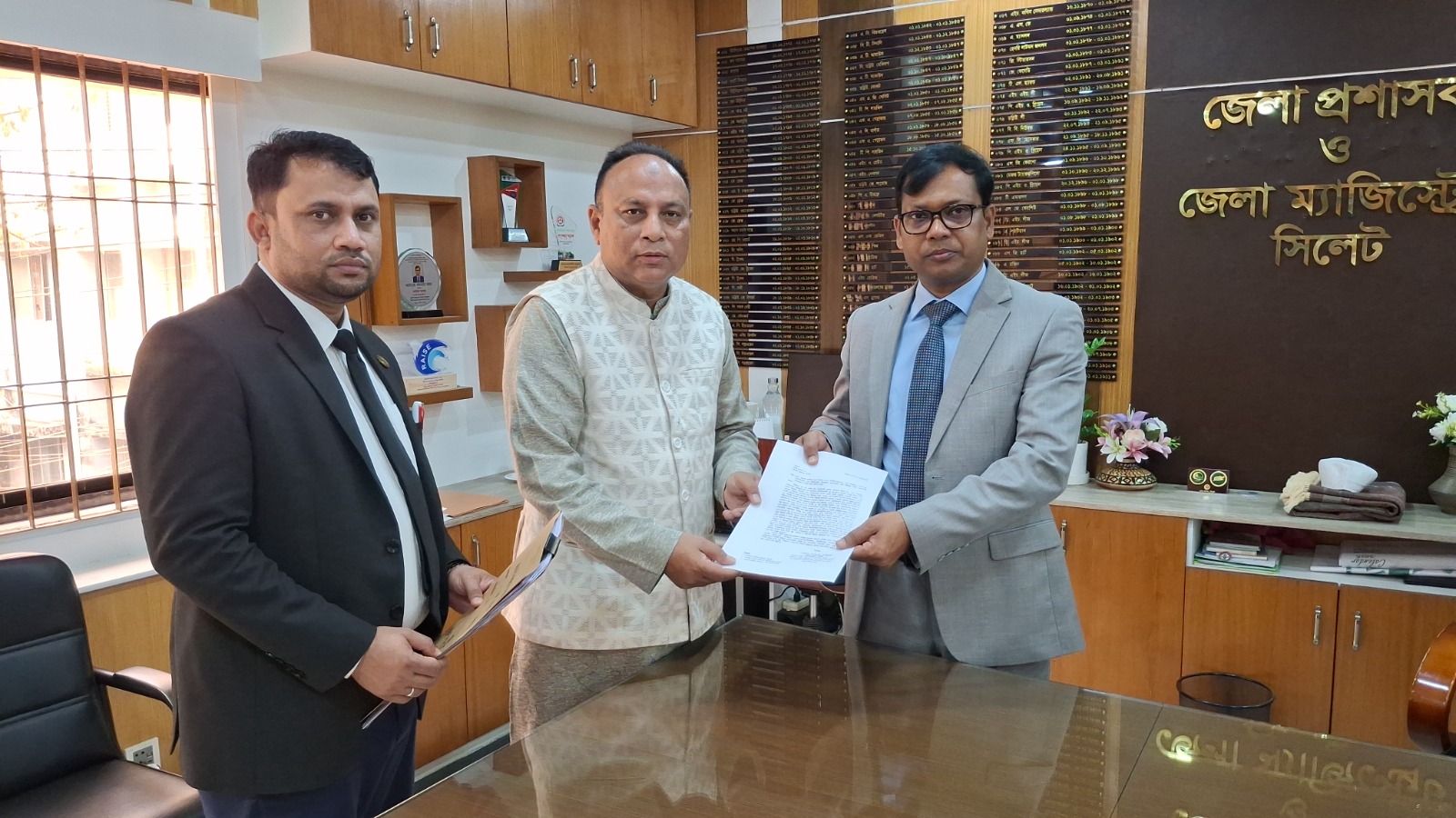 কালো টাকার ছড়াছড়িসহ নানা অভিযোগ-শঙ্কা সিলেট-৬ আসনের বিএনপির প্রার্থী এমরান চৌধুরীর