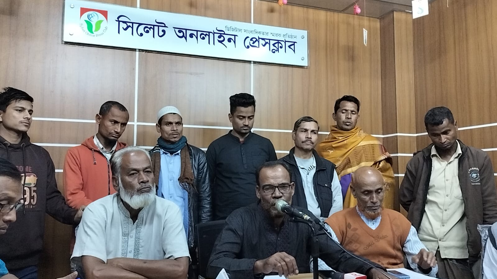 গোয়াইনঘাটে মসজিদে নামাজরত মুসল্লীদের উপর হামলা, ক্ষুব্ধ গ্রামবাসী