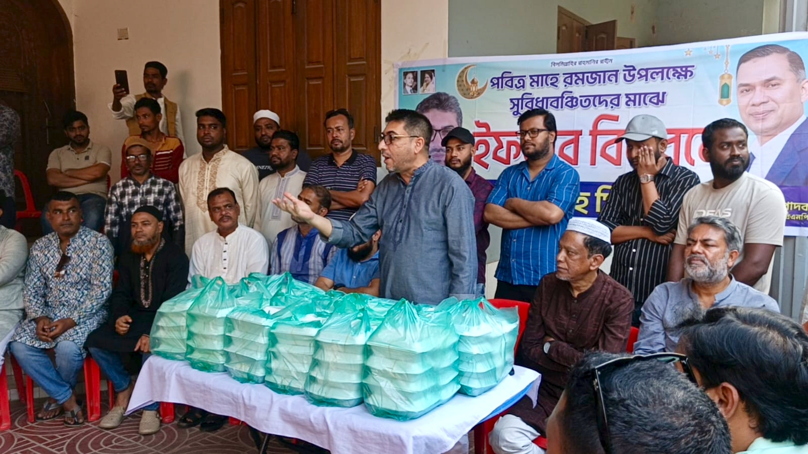 সমাজের বিত্তবানদের অসহায় মানুষের পাশে দাঁড়ানো উচিত : মিফতাহ্ সিদ্দিকী