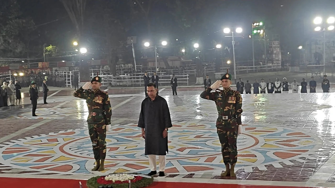 শহীদ মিনারে ভাষা শহিদদের প্রতি প্রধানমন্ত্রীর শ্রদ্ধা