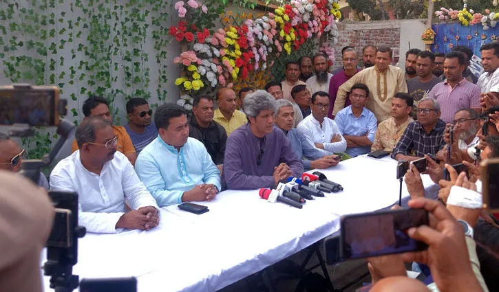 জামায়াত ভোটকেন্দ্রে বাঁশের লাঠি জমা করছে, অভিযোগ জোনায়েদ সাকির