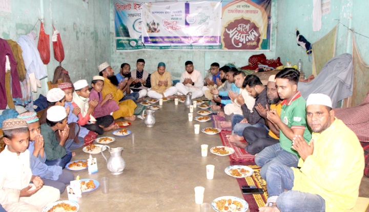 মাদ্রাসার এতিম শিক্ষার্থীদের নিয়ে জালালাবাদ রানার্স সোসাইটির ইফতার মাহফিল