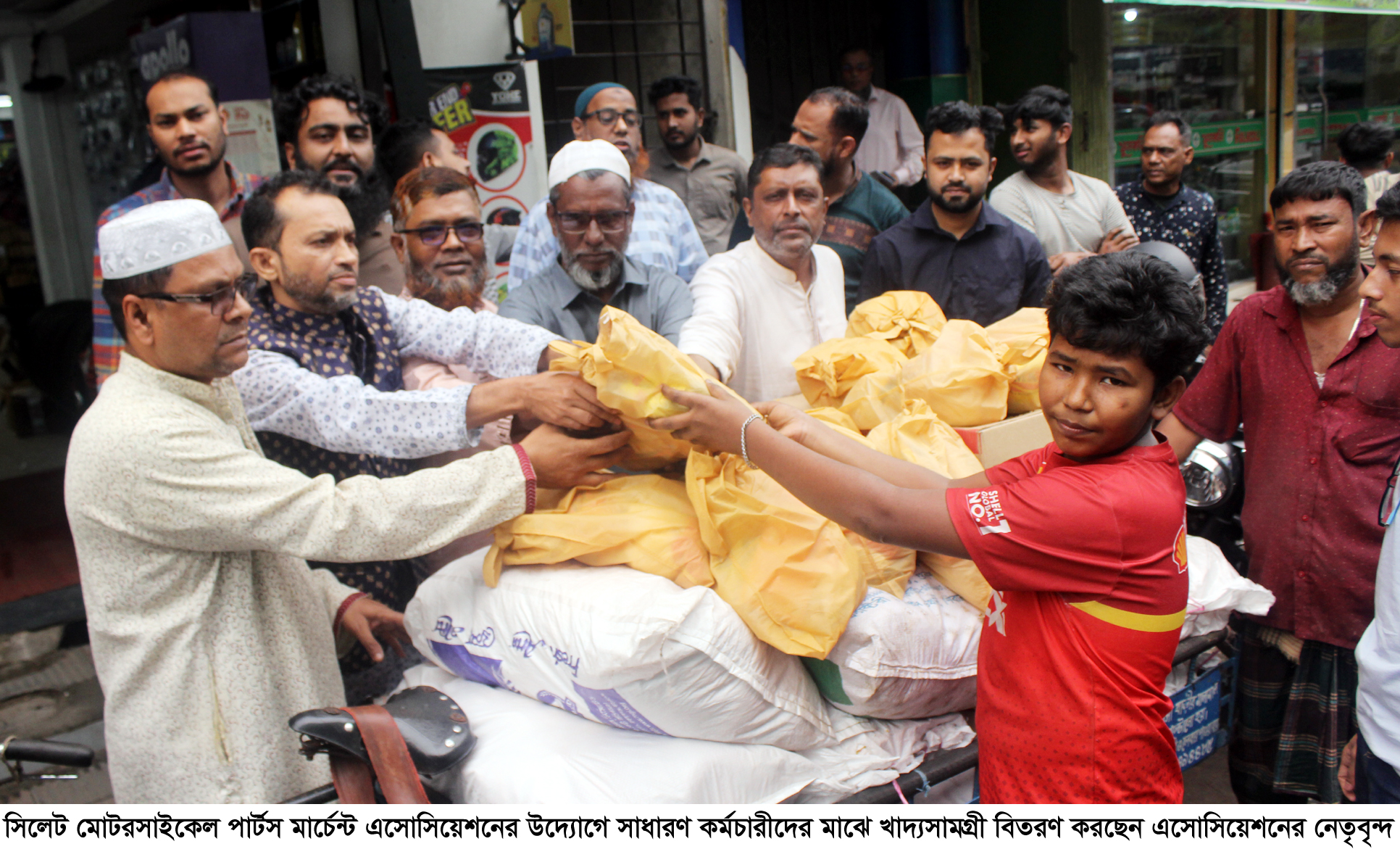 সিলেট মোটরসাইকেল পার্টস মার্চেন্ট এসোসিয়েশনের উদ্যোগে খাদ্যসামগ্রী বিতরণ