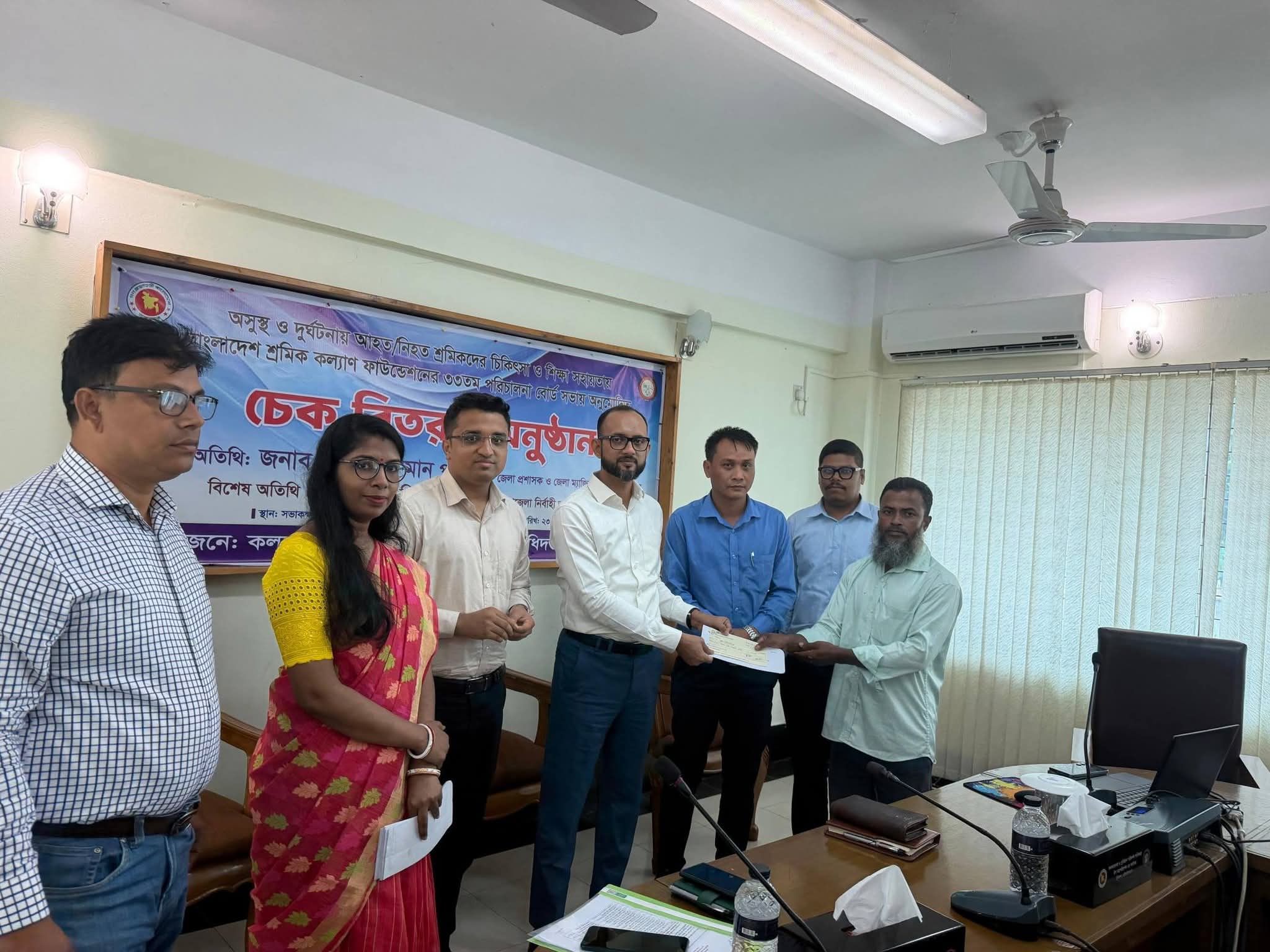 মৌলভীবাজারে শ্রমিক কল্যাণ ফাউন্ডেশনের চেক বিতরণ অনুষ্ঠিত