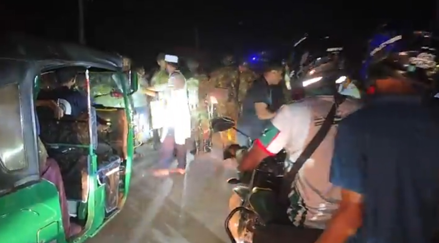 বিদ্যুতের দাবিতে গোলাপগঞ্জে রাস্তা অবরোধ, পরিস্থিতি নিয়ন্ত্রণে সেনবাহিনী