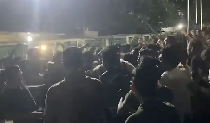 শাহবাগ থানায় ছাত্রশিবির-ছাত্রদল উত্তেজনা