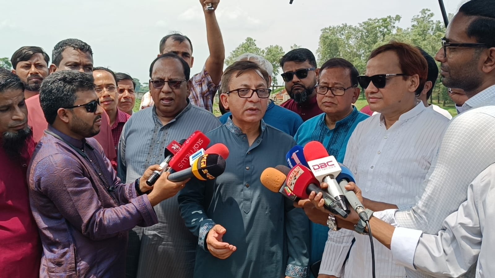 জ্বালানির অজুহাতে পণ্যের দাম বাড়ানো গ্রহণযোগ্য নয় : খন্দকার মুক্তাদির
