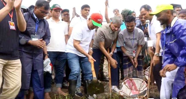সিলেটে পুনঃখনন কাজের উদ্বোধন করলেন প্রধানমন্ত্রী