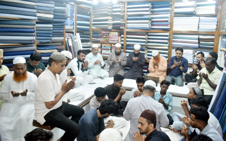 সিলেটের মধুবন সুপার মার্কেটে জান্নাত ফেব্রিক্স এর উদ্বোধন উপলক্ষে দোয়া মাহফিল অনুষ্ঠিত