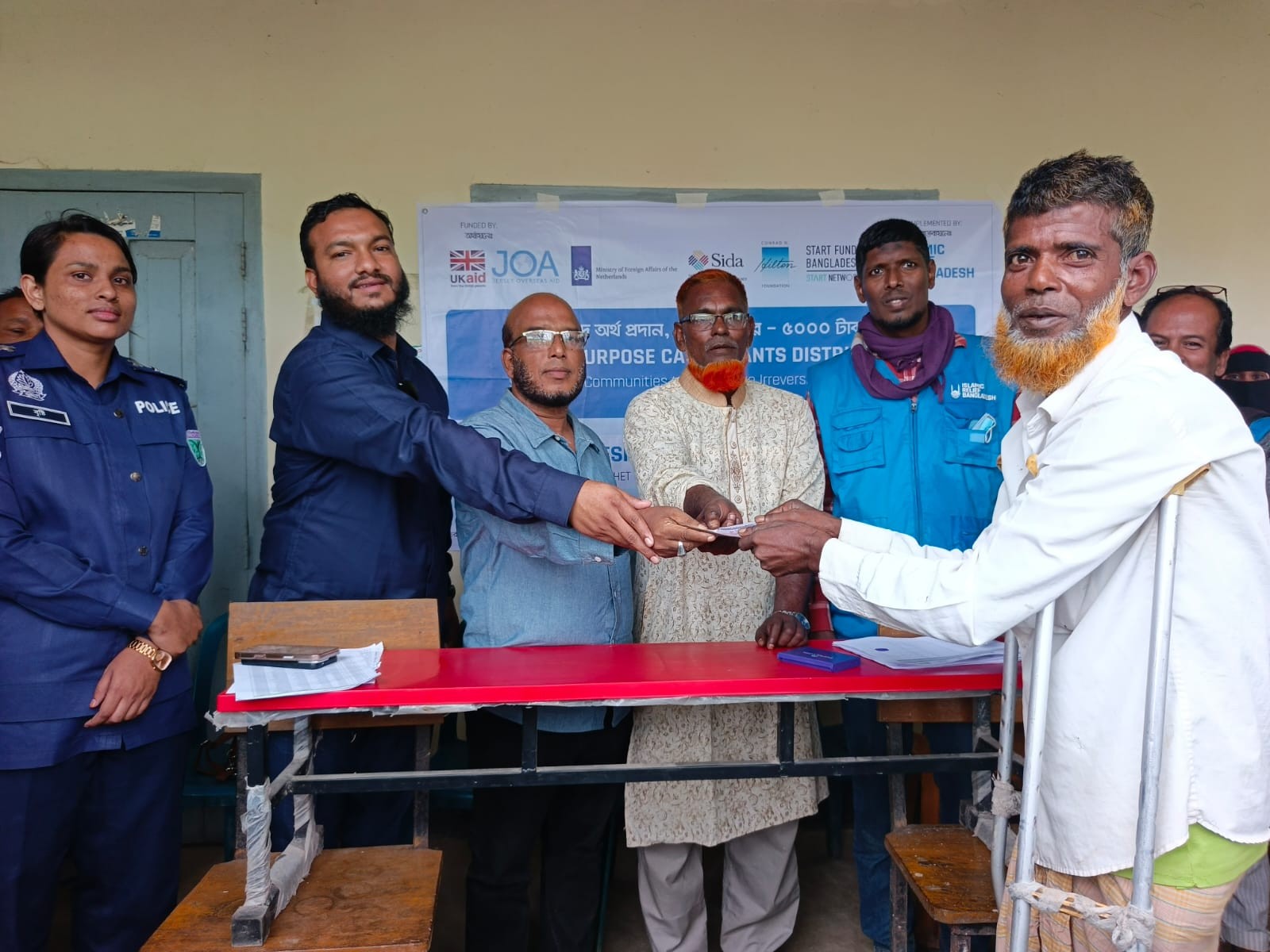 সিলেটে বন্যা মোকাবিলায় সহায়তা পেল ২৭০০ পরিবার
