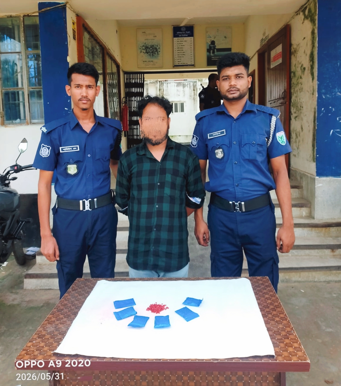 সিলেটের জকিগঞ্জ থানা পুলিশের অভিযানে ১২০০ পিস ইয়াবাসহ মাদক ব্যবসায়ী গ্রেফতার
