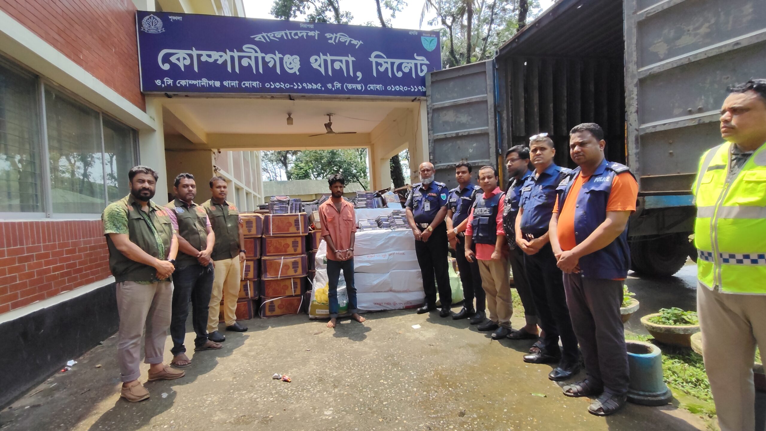 কোম্পানীগঞ্জে কাভার্ড ভ্যান ভর্তি ভারতীয় জিরা-মেহেদী সহ আটক-১
