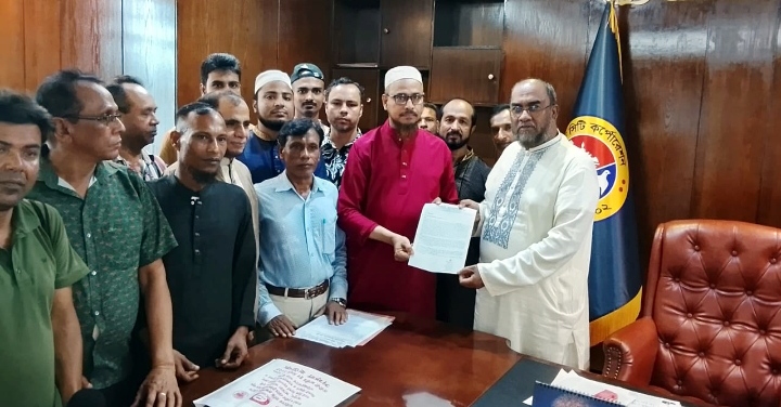 সিলেট মহানগরীর ৪২টি ওয়ার্ডের ফুটপাত ও রাস্তা দখলমুক্ত করার দাবীতে সিসিক প্রশাসক বরাবরে স্মারকলিপি প্রদান