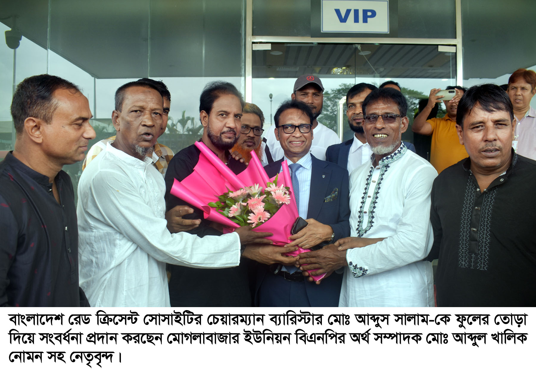 রেড ক্রিসেন্ট সোসাইটির চেয়ারম্যান এম এ সালামকে বিএনপি নেতা আব্দুল খালিকের সংবর্ধনা প্রদান