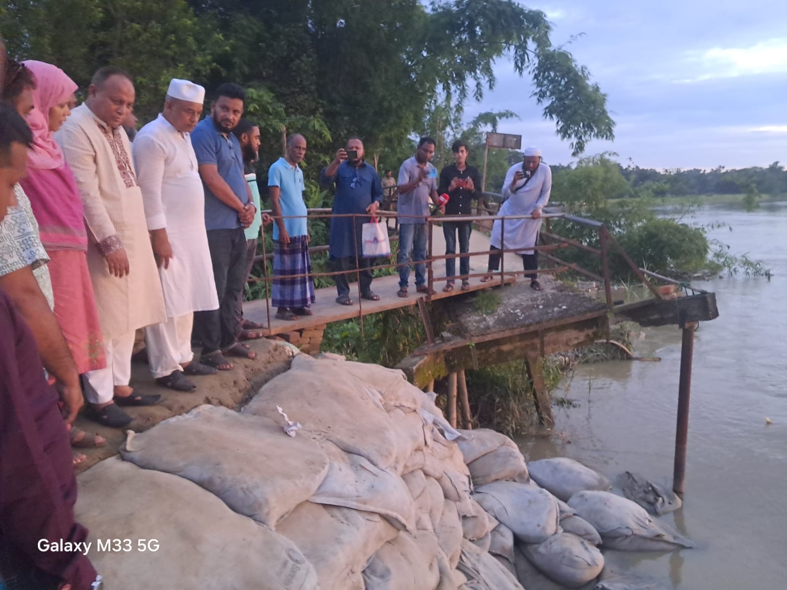 বিভিন্ন উন্নয়নকাজ পরিদর্শন, নির্দিষ্ট সময়ে শেষ করার তাগিদ : এমরান চৌধুরীর