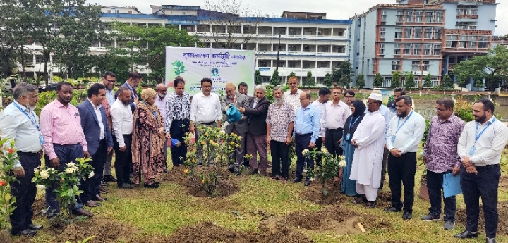 পরিবেশ রক্ষায় বৃক্ষরোপণের কোনো বিকল্প নেই-সিকৃবি ভিসি