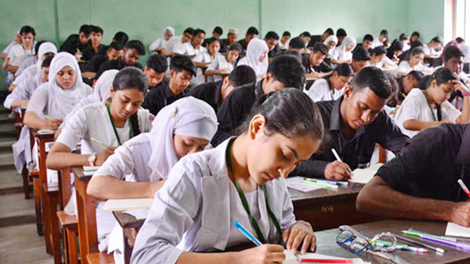 ভারী বৃষ্টিতে চট্টগ্রাম ও রাঙ্গামাটিতে বুধবারের এইচএসসি পরীক্ষা স্থগিত