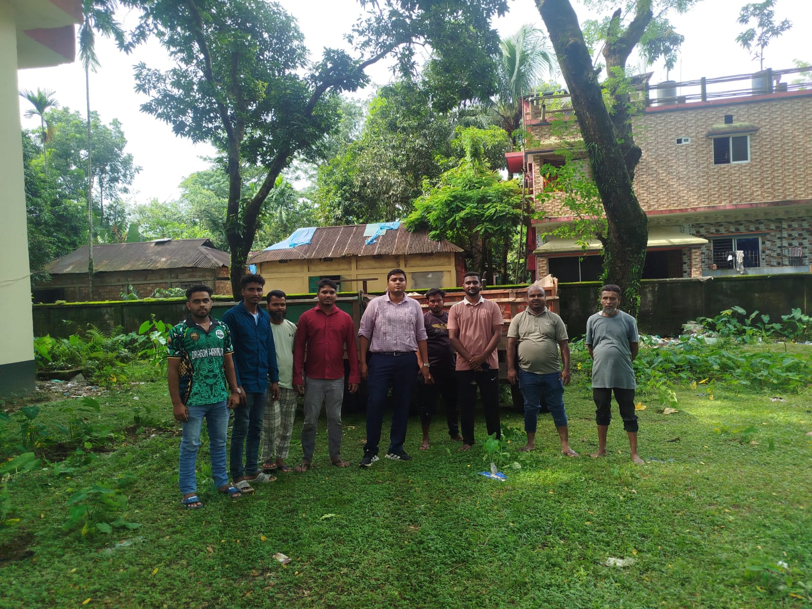 কোম্পানীগঞ্জে প্রশাসনের অভিযানে সাদাপাথর সহ ট্রাক্টর আটক