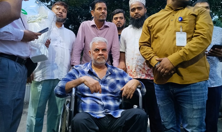 অসুস্থ ইলিয়াস কাঞ্চন, কী হয়েছে তাঁর? দেশে ফিরলেন ১৫ মাস পর