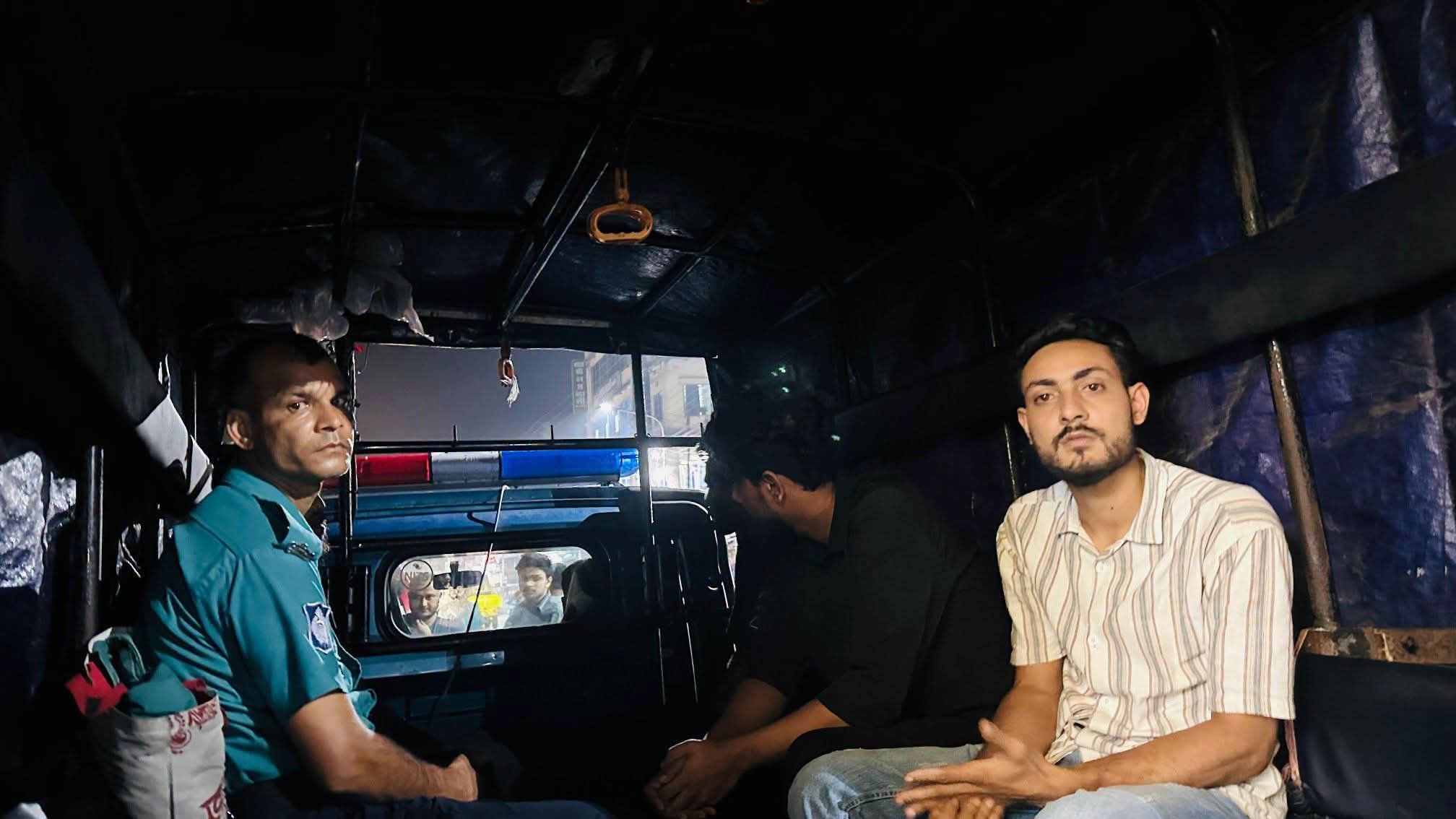 সিলেটে মিছিলের প্রস্তুতিকালে ছাত্রলীগের ৩ নেতা গ্রে ফ তা র