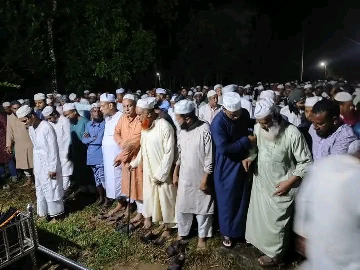 মাওলানা ফারুক আহমদ খানের জানাজা সম্পন্ন