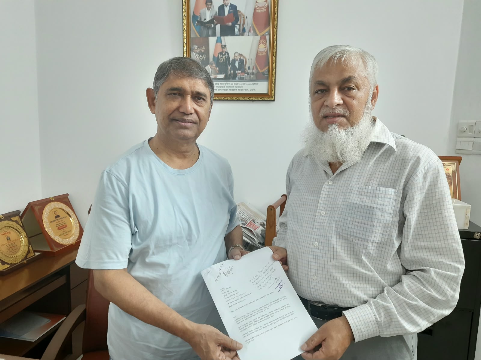 মুক্তিযুদ্ধ বিষয়ক মন্ত্রীর কাছে সিলেট মহানগর বিএনপির সভাপতি বাদ পড়া আহত জুলাই যুদ্ধাদের তালিকা হস্তান্তর