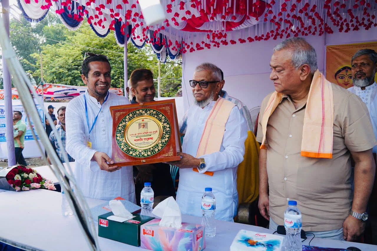 মৌলভীবাজারে বিভিন্ন পূজামন্ডপ পরিদর্শন করেন মন্ত্রী আরিফুল হক চৌধুরী