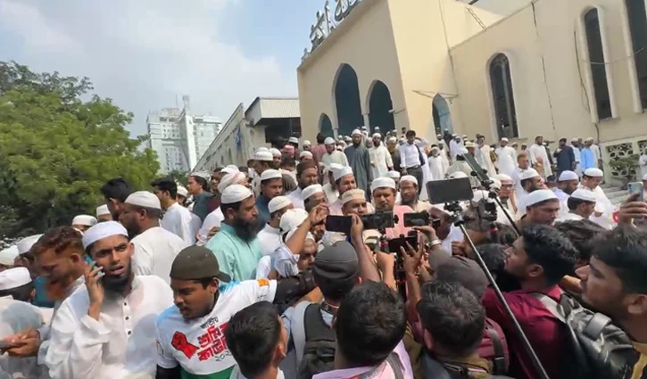 জুমার নামাজের পর বায়তুল মোকাররমে উত্তেজনা, জামায়াতবিরোধী স্লোগান