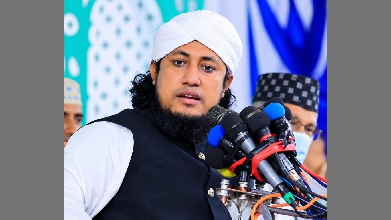 ‘শিক্ষক শাসন করতে পারলে, অনৈতিক প্রস্তাব দিলে; বাবাও থাপ্পড় দিতে পারেন’