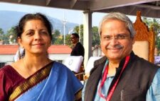 সিজেপির বিক্ষোভ যোগ দেয়ার ঘোষণা কেন্দ্রীয় অর্থমন্ত্রীর স্বামীর, ভারতে তোলপাড়